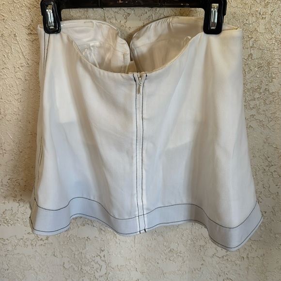 Vera Top in White by
L'ACADEMIE - Picture 7 of 14